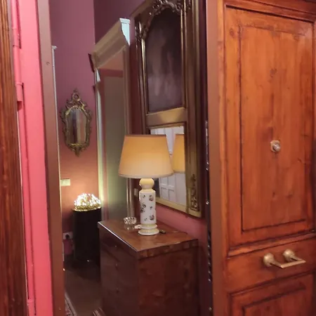 Apartment Library's House Rome