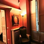 Apartman Library's House